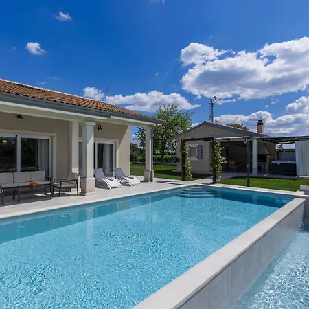 בית נופש Civitan By Interhome ברטוניגלה